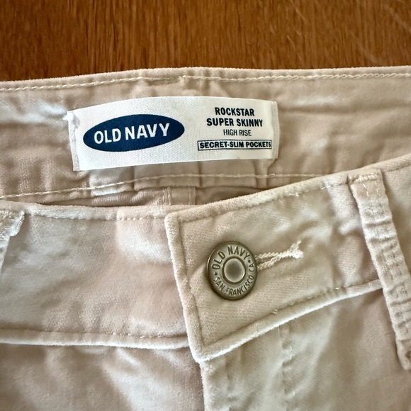 🆕 Old Navy Women's Cream Rockstar Super Skinny High Rise Jeans - Picture 2 of 4